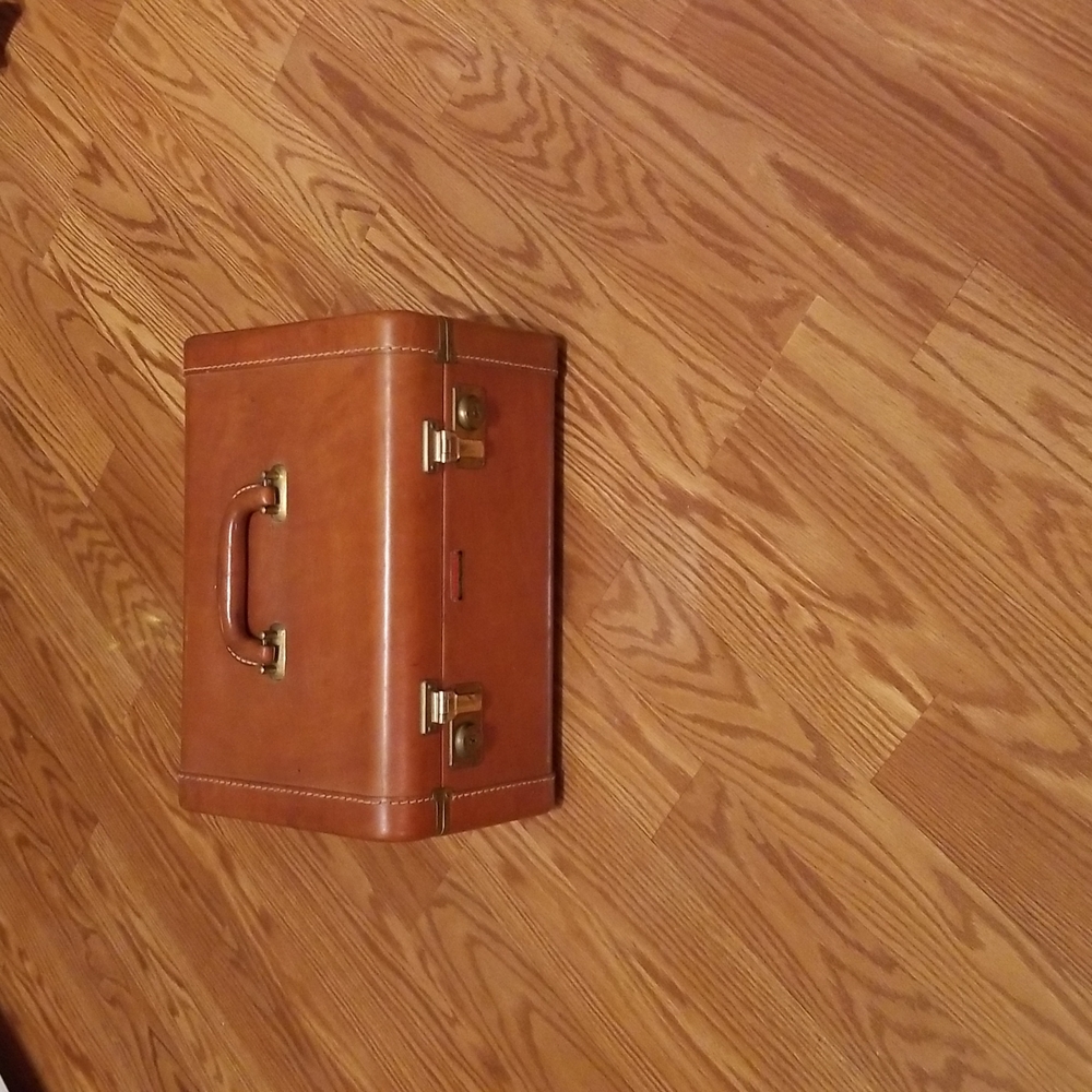 Vintage‎ Travelaire luggage saddle leather